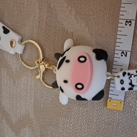 🛍Cute Cow keychain/ BUNDLE ONLY 2or more items - Picture 7 of 7